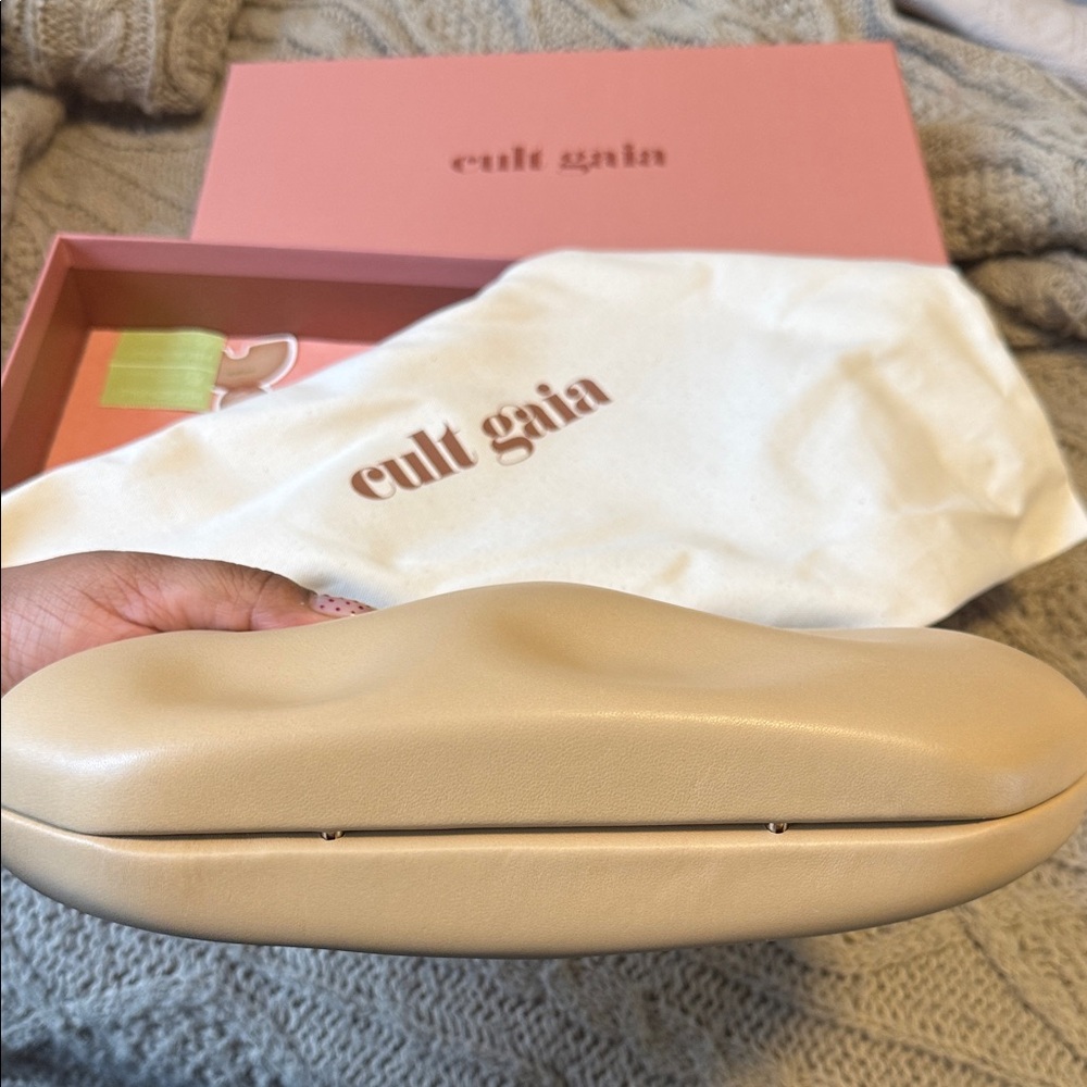 Cult Gaia Sand Clutch - Picture 3 of 4